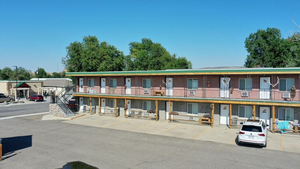 More Photos Of 501 S 6th St, Thermopolis Hotel For Sale