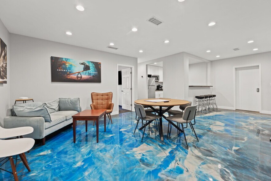More Photos Of 2820 Spring Glen Rd, Jacksonville Office For Sale