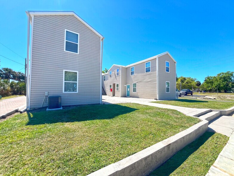 More Photos Of 321 W Ianthe St, Tavares Multifamily For Sale