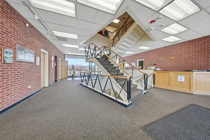 More Photos Of 70 Pleasant Hill Rd, New Windsor Township Office For Sale