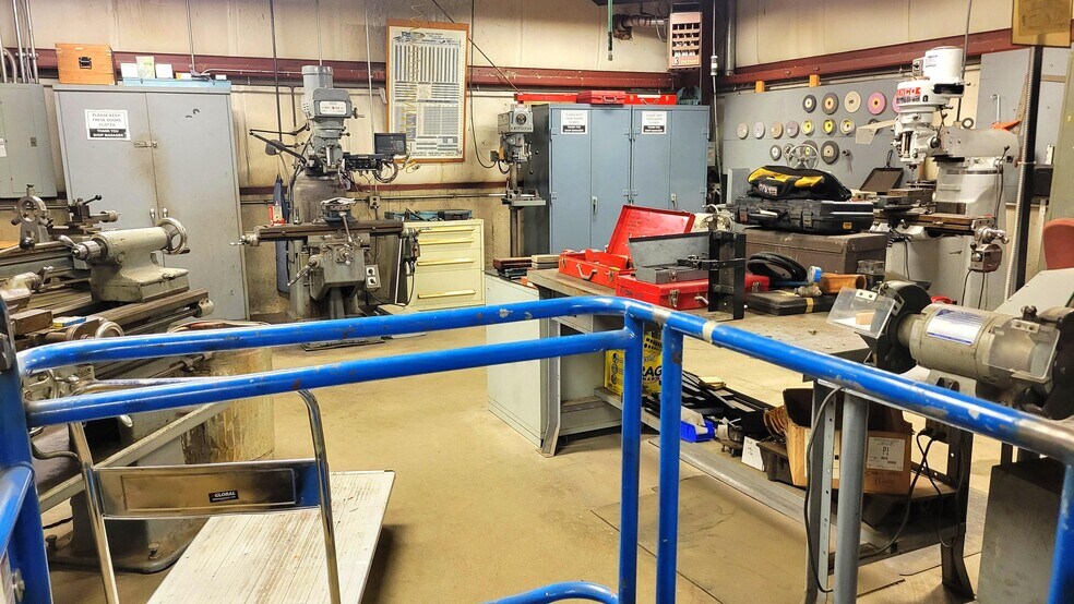More Photos Of 363 Pickering Rd, Rochester Light Manufacturing For Sale