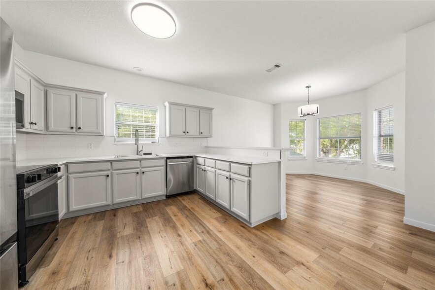 More Photos Of 1911 S 11th St, Waco Apartments For Sale