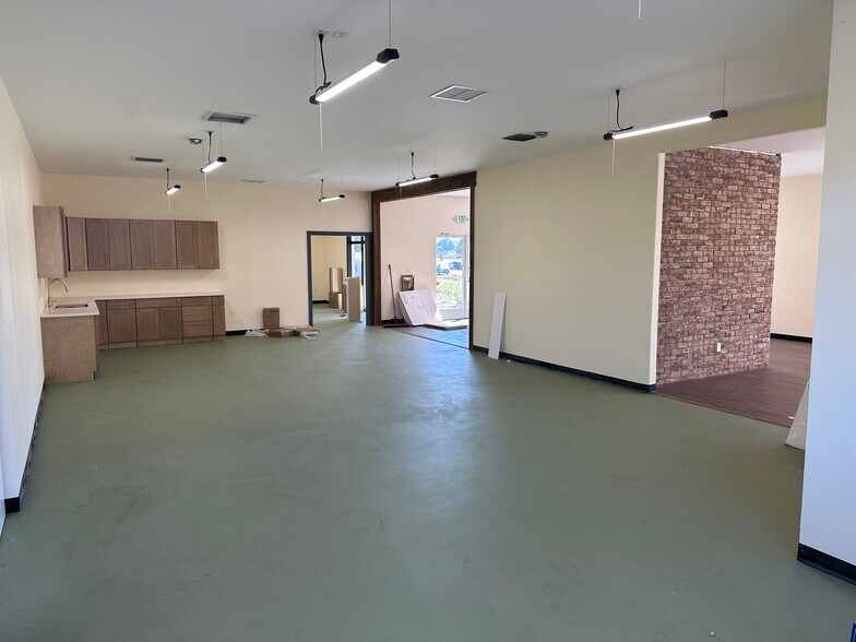 More Photos Of 888 E Woodmen Rd, Colorado Springs Freestanding For Lease