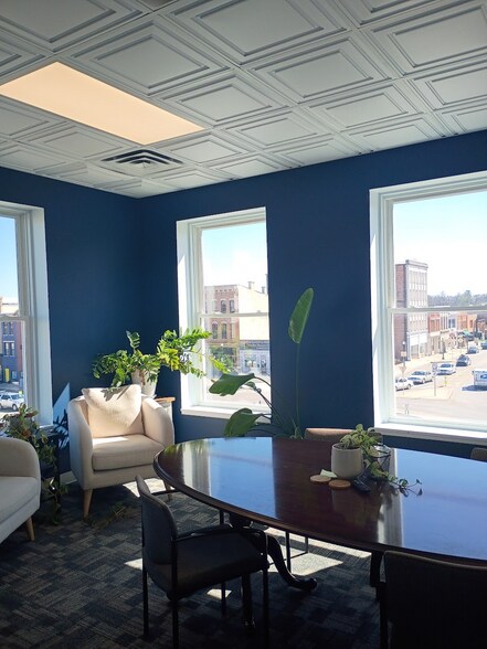 More Photos Of 40 Monument Sq, Urbana Storefront Retail Office For Lease