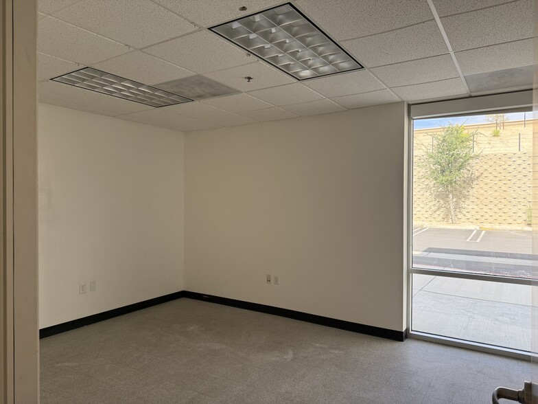 More Photos Of 34500 Gateway Dr, Palm Desert Warehouse For Lease