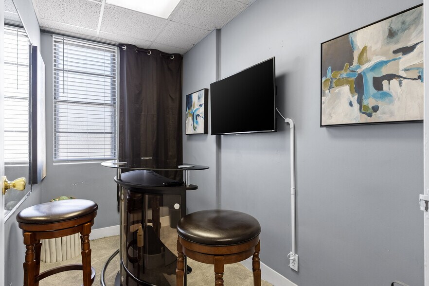 More Photos Of 118 Howard St, Rossville Medical For Sale