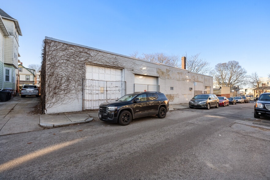 More Photos Of 1 Mount Vernon St, Dorchester Distribution For Lease