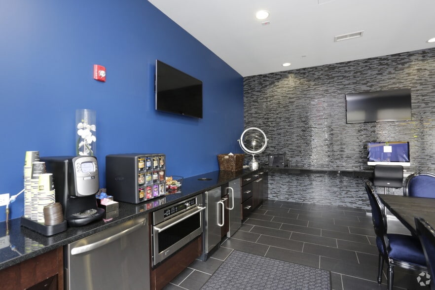 More Photos Of 1720 Central St, Evanston Apartments For Lease