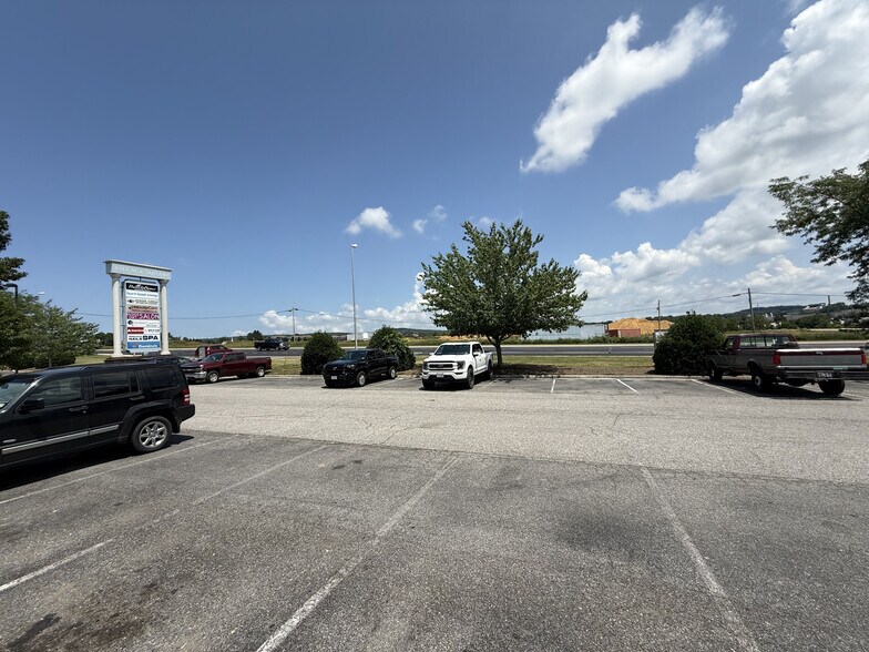 More Photos Of 420-452 Peppers Ferry Rd NW, Christiansburg Unknown For Lease