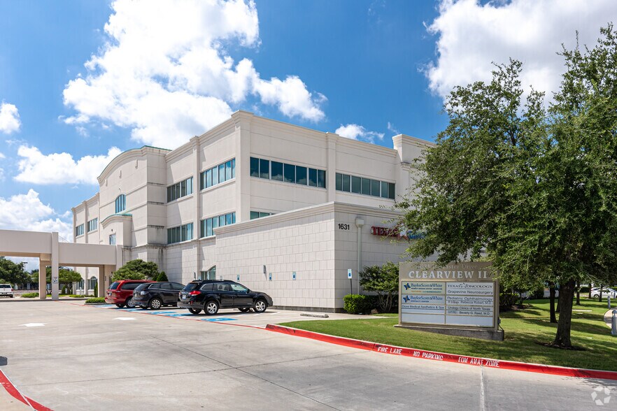 More Photos Of 1631 Lancaster Dr, Grapevine Medical For Lease