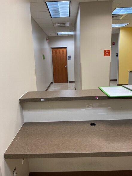 More Photos Of 681 Goodlette Rd N, Naples Medical For Sale