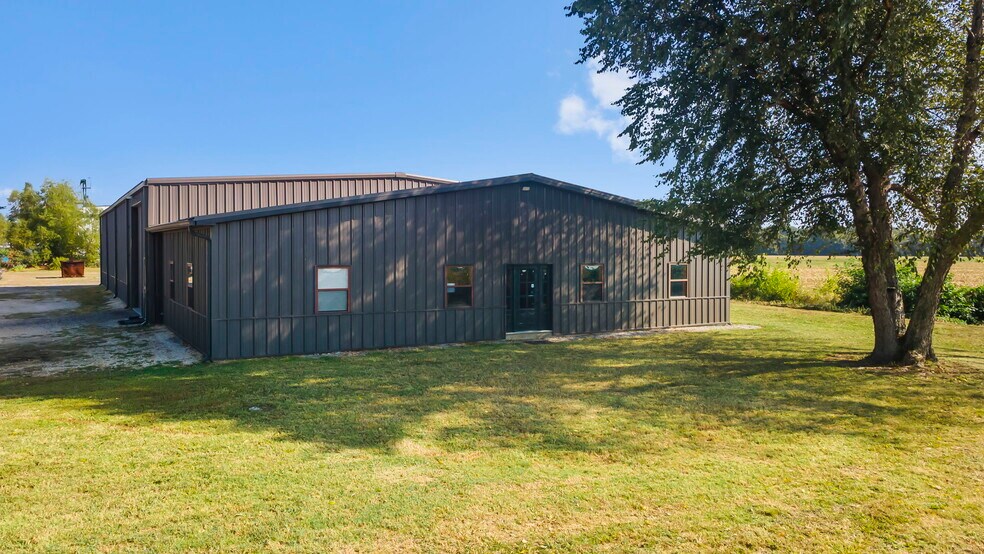 More Photos Of 2948 State Highway V, Matthews Light Manufacturing For Sale