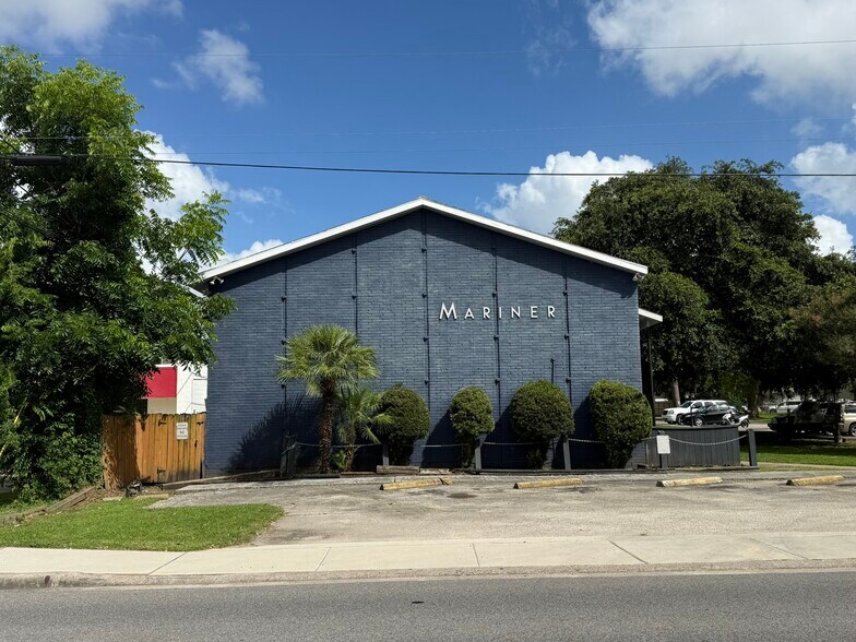 More Photos Of 1101 E Main St, League City Apartments For Sale