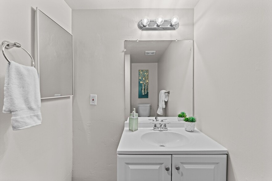 More Photos Of 595 7th St, Imperial Beach Apartments For Sale
