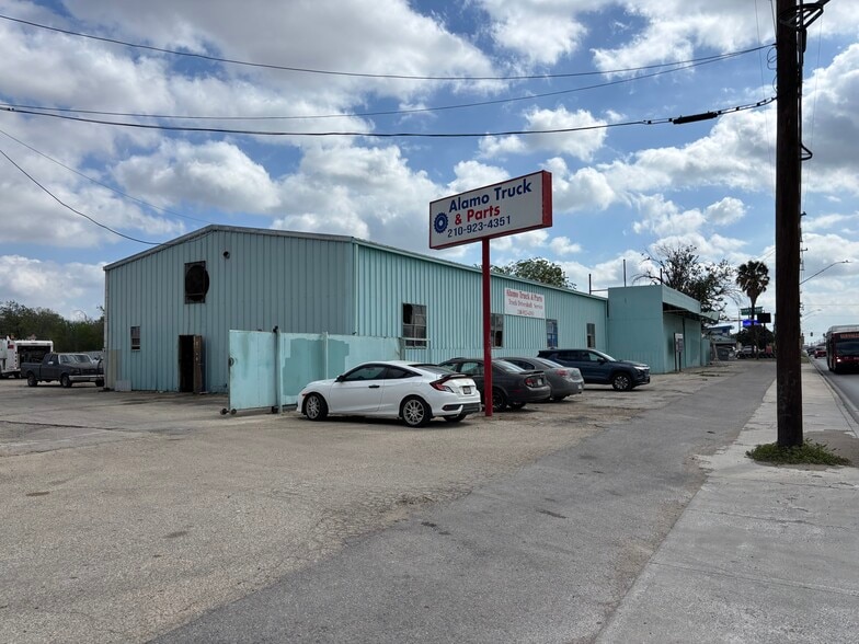 Primary Photo Of 3507 SW Military Dr, San Antonio Freestanding For Sale