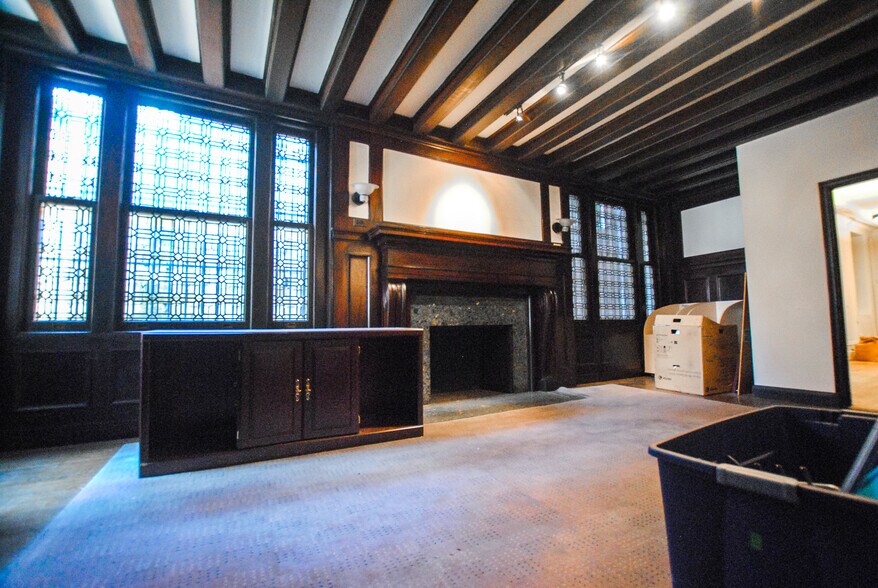More Photos Of 809 Cathedral St, Baltimore Apartments For Lease