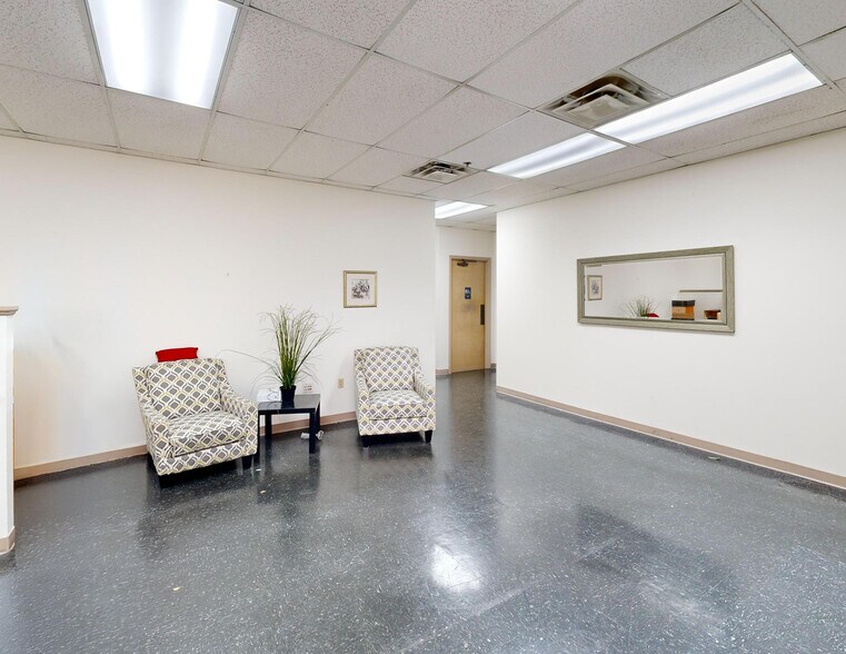 More Photos Of 3600 Parkway Center Ct, Orlando Warehouse For Sale