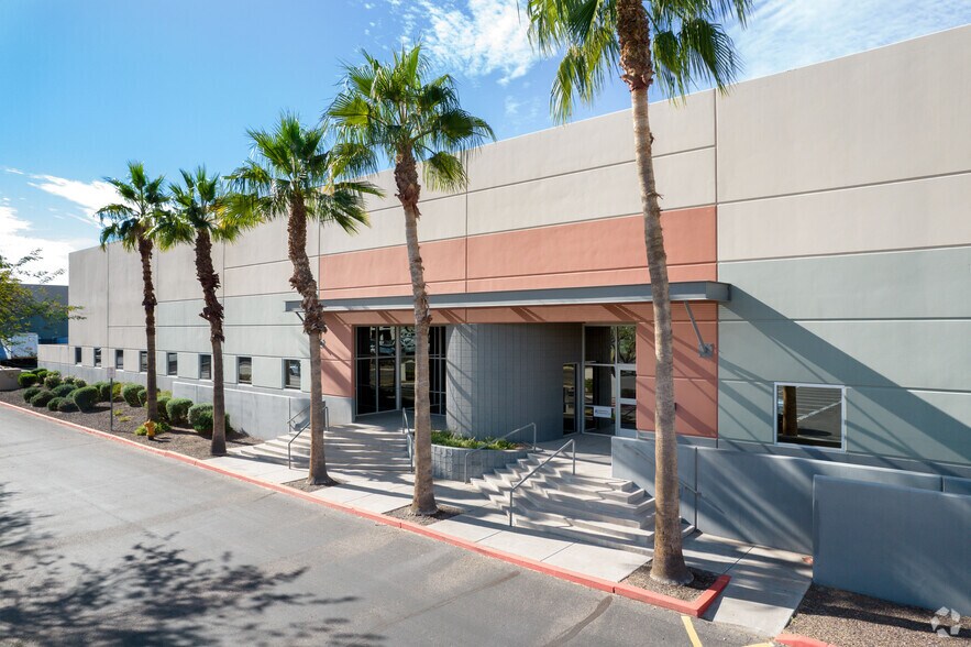 More Photos Of 500 N 54th St, Chandler Distribution For Lease