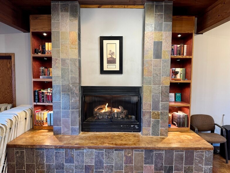 More Photos Of 2015 E Main St, Gas City Flex For Sale