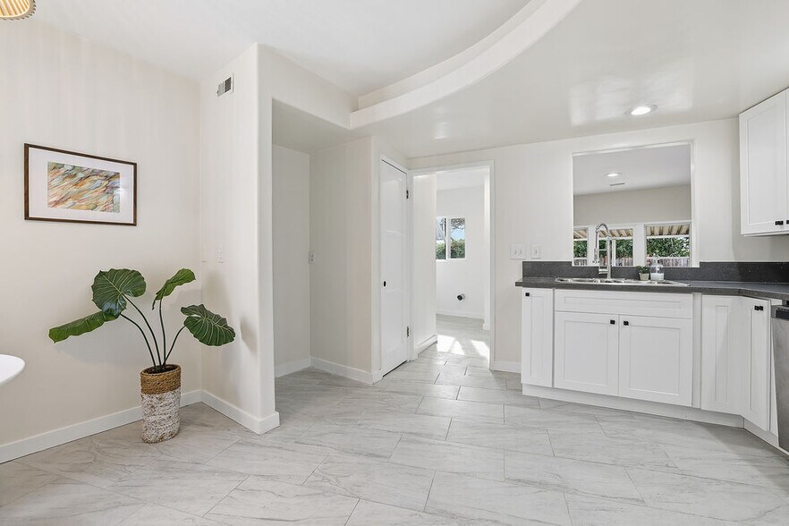 More Photos Of 10714 Valley Spring Ln, North Hollywood Apartments For Sale