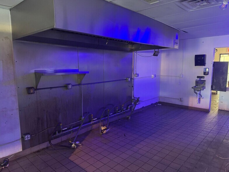 More Photos Of 3333 S Westshore Blvd, Tampa Unknown For Lease