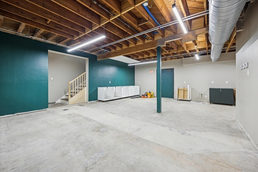 More Photos Of 4901 Yale St, Houston Serviced Offices For Sale