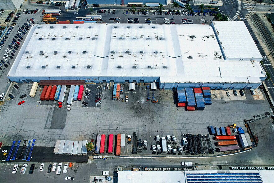 Primary Photo Of 4633 S Downey Rd, Vernon Manufacturing For Lease