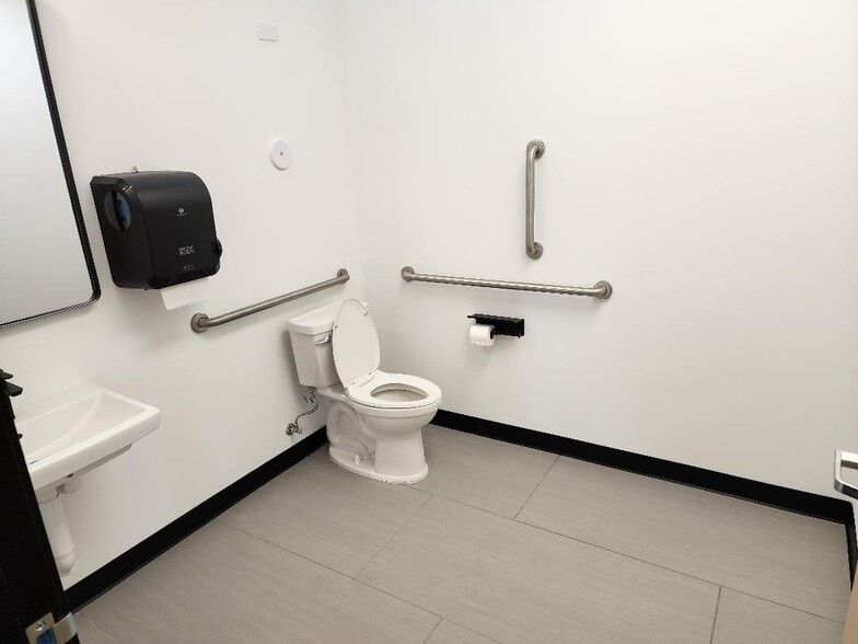 More Photos Of 726 E Monroe Ave, Buckeye Light Distribution For Lease