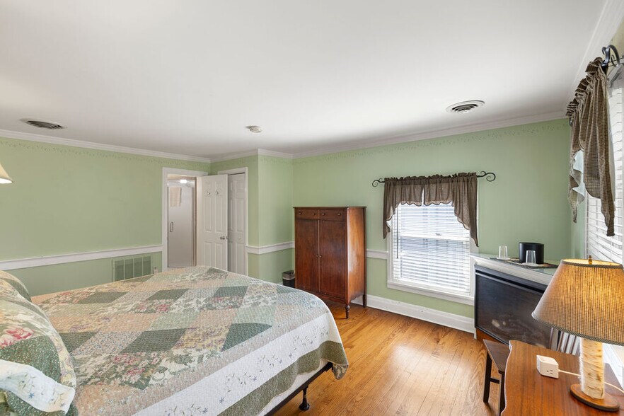 More Photos Of 40 Hospital Rd, Gettysburg Hotel For Sale