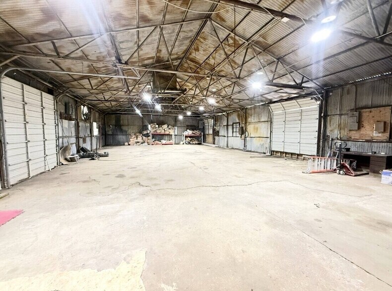 More Photos Of 7903 Leander St, Houston Warehouse For Lease