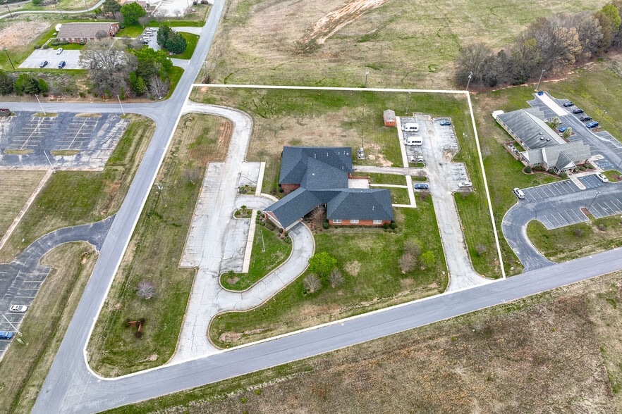 More Photos Of 512 Professional Park Rd, Clinton Medical For Sale