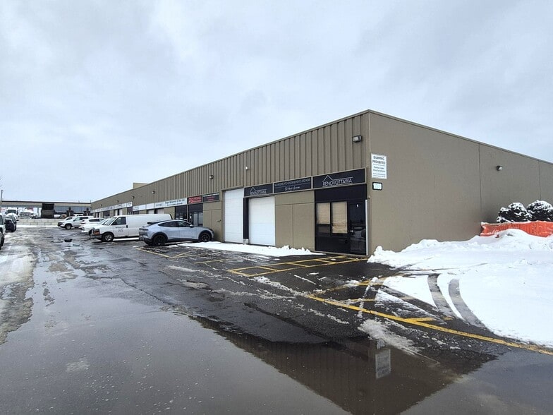 More Photos Of 1580-1590 Liverpool Ct, Ottawa Warehouse For Lease