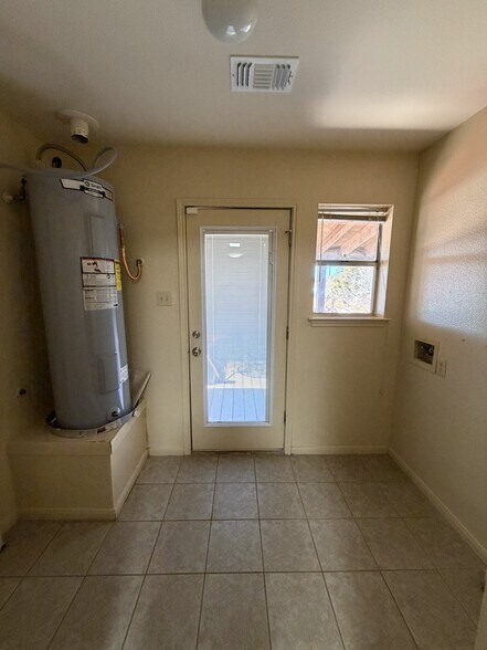 More Photos Of 1030 Canyon Bend Dr, Dripping Springs Light Distribution For Lease