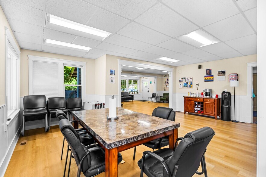 More Photos Of 1800 State St, Salem Medical For Sale