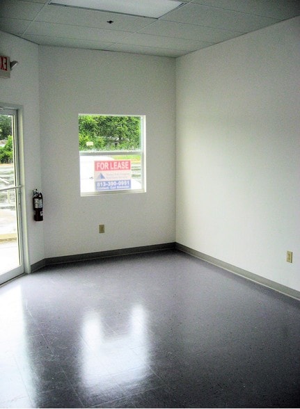 More Photos Of 10038-10060 Gibsonton Dr, Riverview Warehouse For Lease