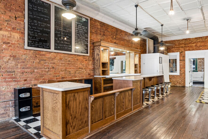 More Photos Of 107 E Main St, Jonesborough Storefront For Sale