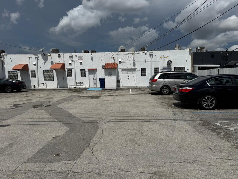 More Photos Of 6708-6716 W Flagler St, Miami Office For Lease