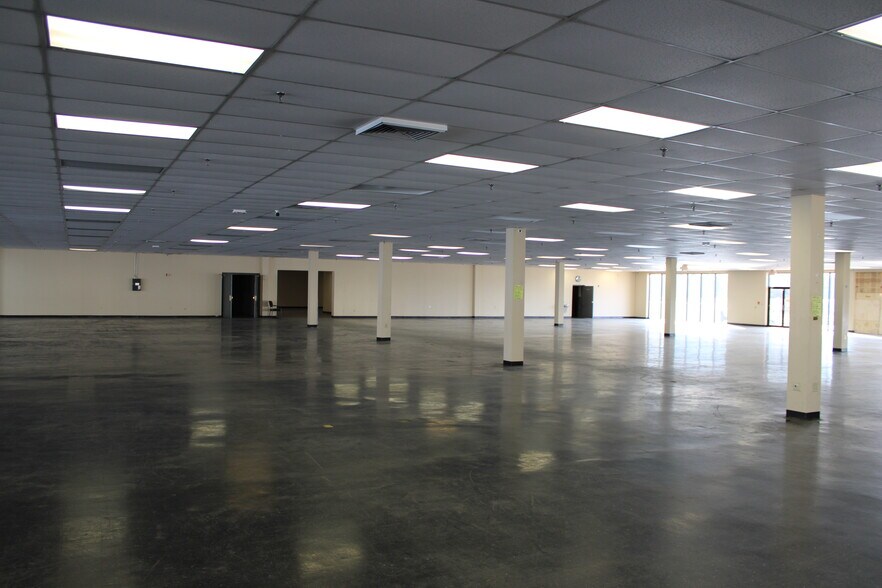 More Photos Of 2086 Paul Walsh Dr, Macon-Bibb Auto Dealership For Lease