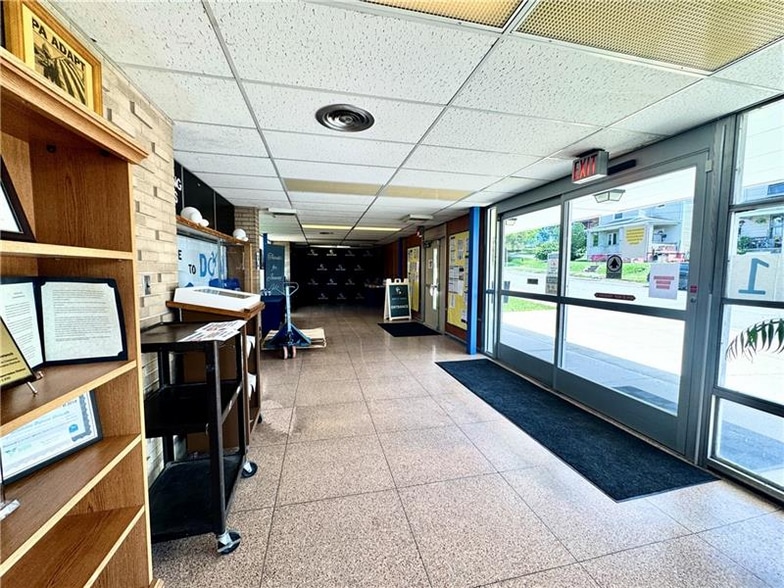 More Photos Of 831 Harrison St, New Castle Flex For Sale