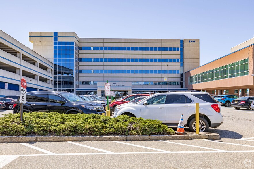 More Photos Of 240 Williamson St, Elizabeth Medical For Lease