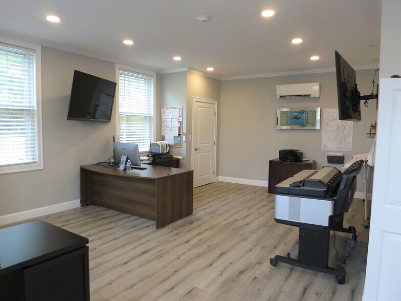 More Photos Of 373 Crescent St, West Bridgewater Warehouse For Lease