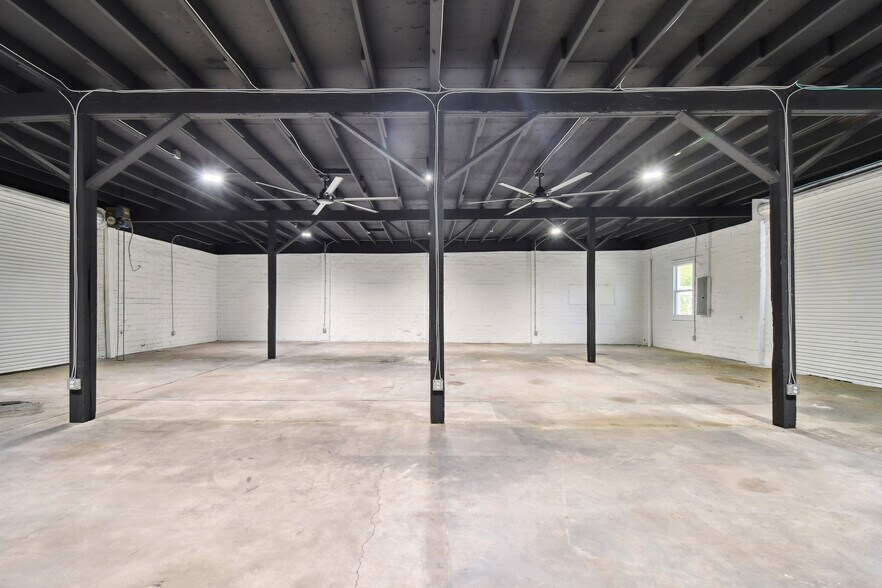 More Photos Of 1704 W Cherry St, Tampa Light Manufacturing For Sale