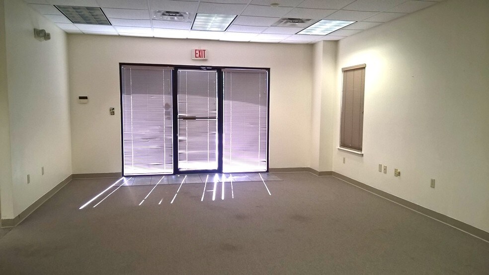 More Photos Of 3956 Sunbeam Rd, Jacksonville Medical For Lease