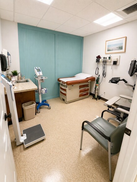 More Photos Of 3896 N Federal Hwy, Lighthouse Point Medical For Lease