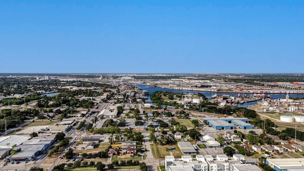 More Photos Of 7510 Lawndale St, Houston Warehouse For Sale