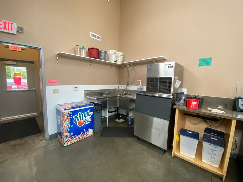 More Photos Of 900 S College Ave, College Place Freestanding For Sale