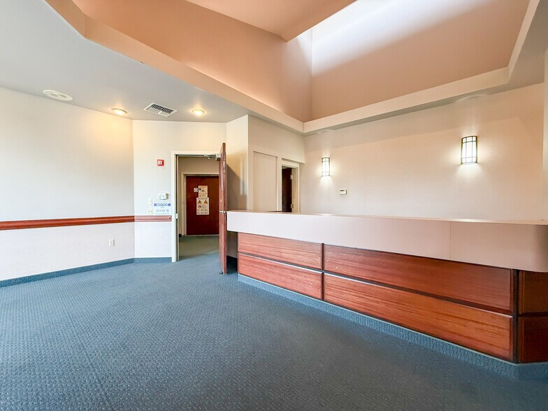 More Photos Of 910 S Scheuber Rd, Centralia Medical For Lease