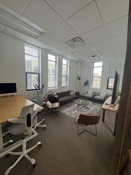 More Photos Of 1818 Parmenter St, Middleton Office For Lease