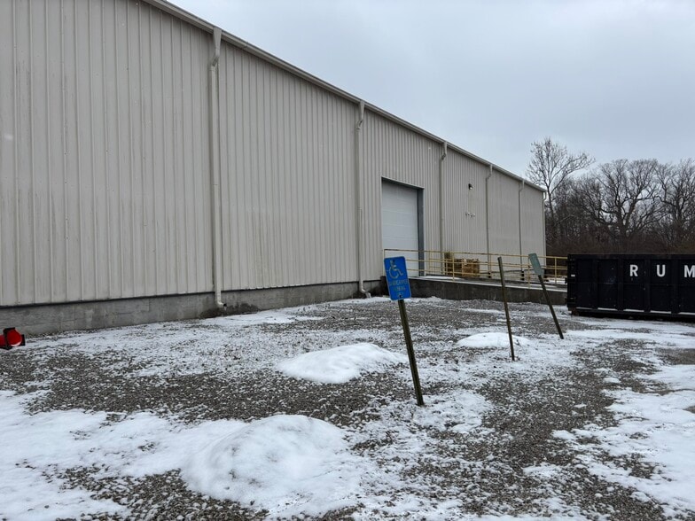 More Photos Of 140 Industry Rd, Georgetown Manufacturing For Lease