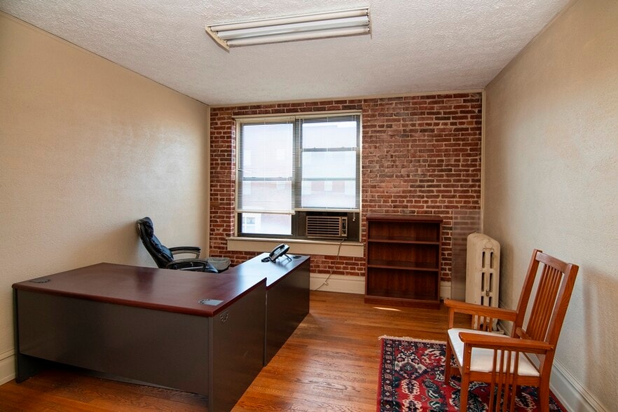 More Photos Of 207 S Heber St, Beckley Office For Sale